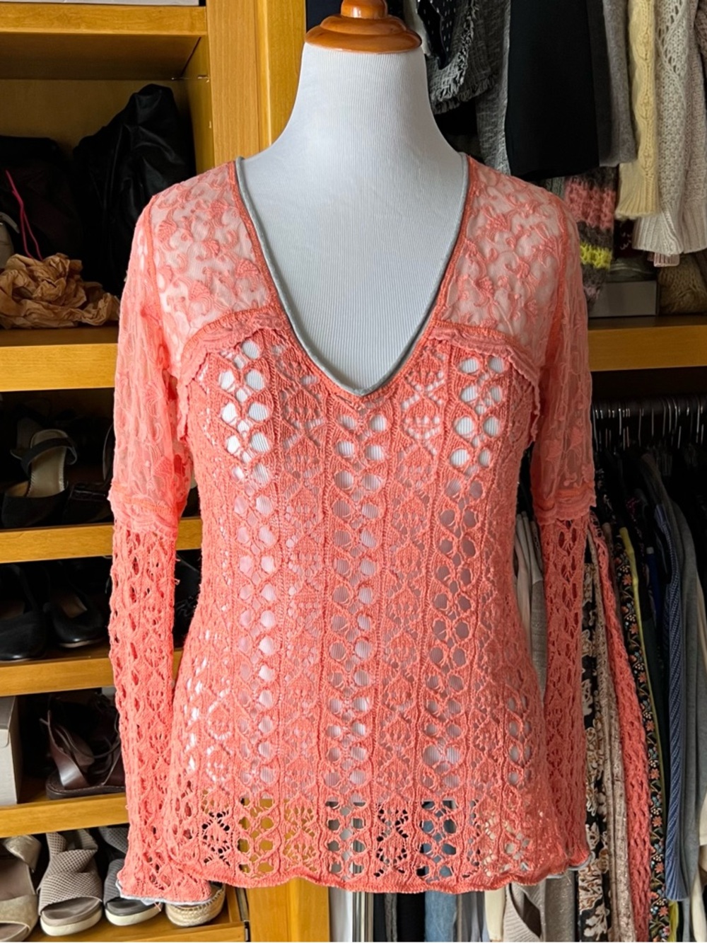 GIMMICKS by BKE Women’s Crochet V-Neck Lace Top in Coral Peach-M